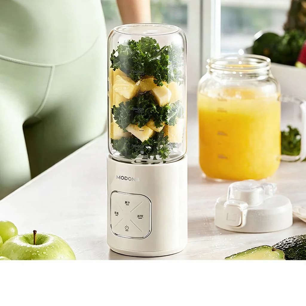 Kannettava langaton tehosekoitinmuki mehuun ja smoothieihin