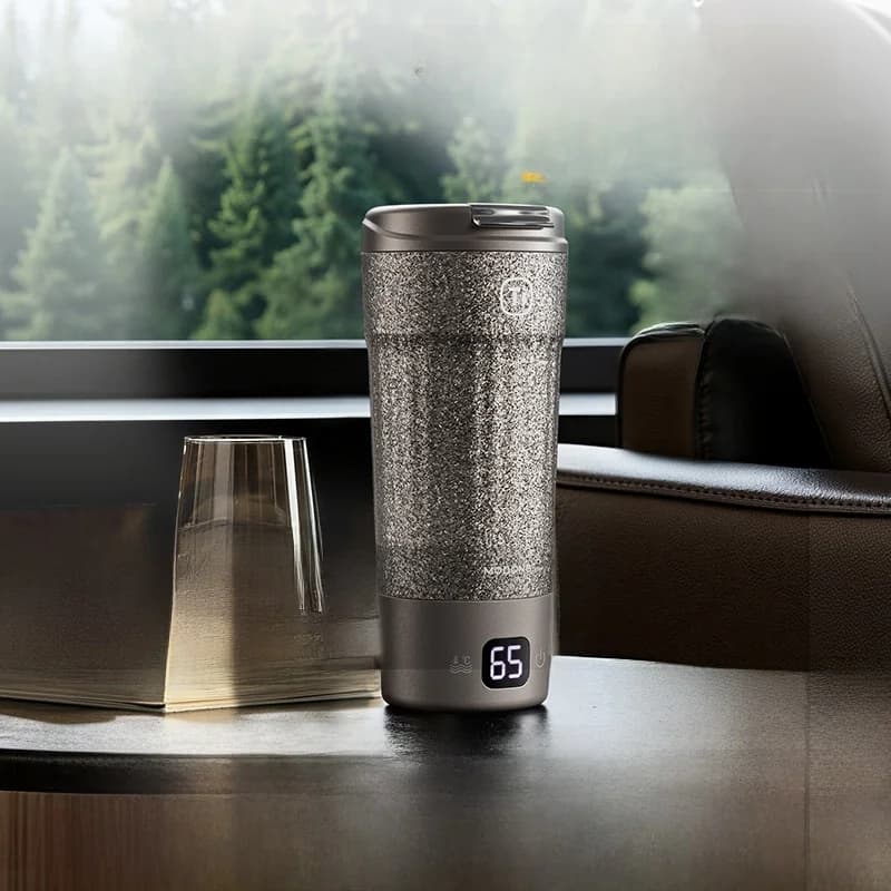 Kannettava titaaninen sähköinen lämmityskuppi 400ml lämpötilanäytöllä