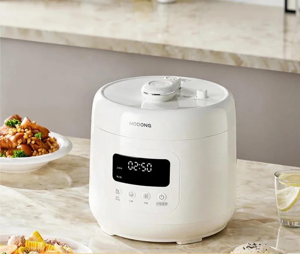 4L sähköinen painekeitin keraamisella sisäkattilalla, 800W, 17–24 h ajastin
