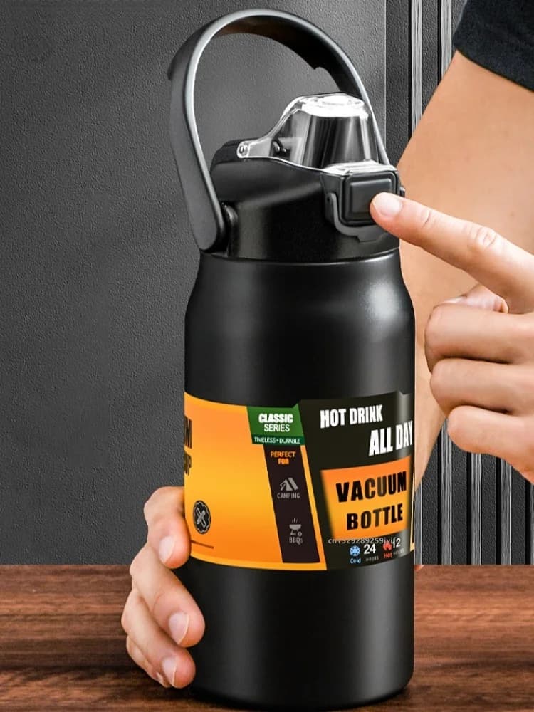Suuri urheilutermos pillillä 0.8-1.5L