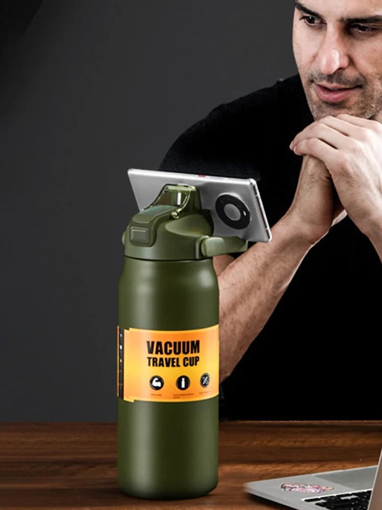 Ulkokäyttöön tarkoitettu termosmuki pillillä 0,8-1,5 l