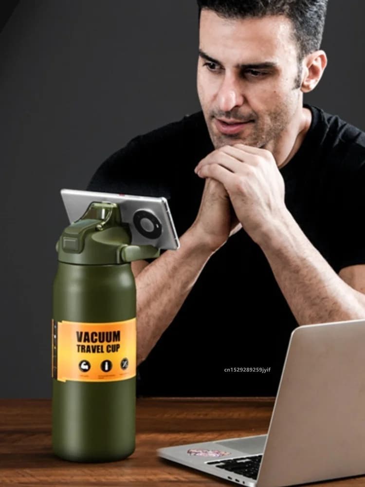 Suuri urheilutermos pillillä 0.8-1.5L