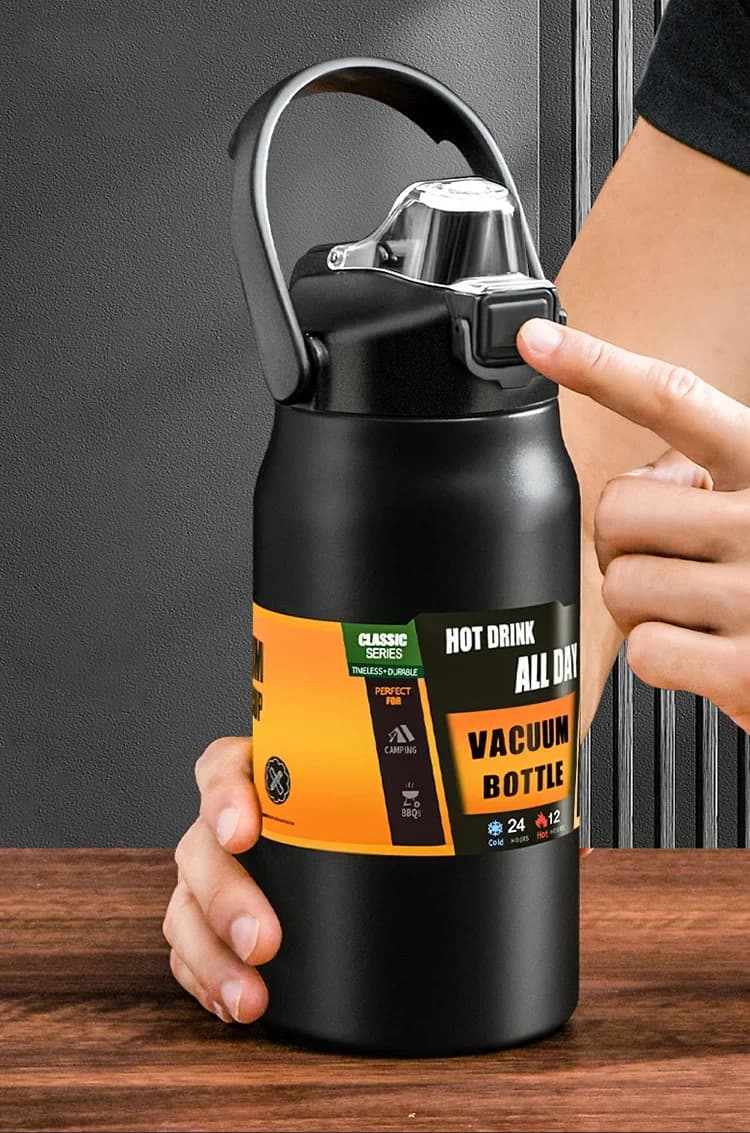 Ulkokäyttöön tarkoitettu termosmuki pillillä 0,8-1,5 l